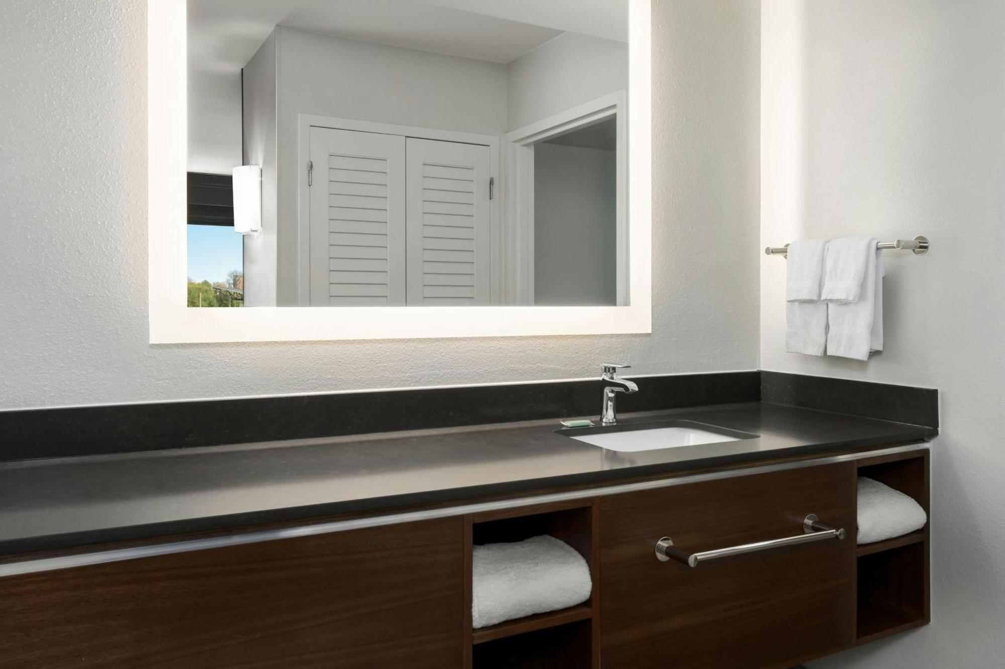 Courtyard By Marriott Chattanooga Downtown מראה חיצוני תמונה